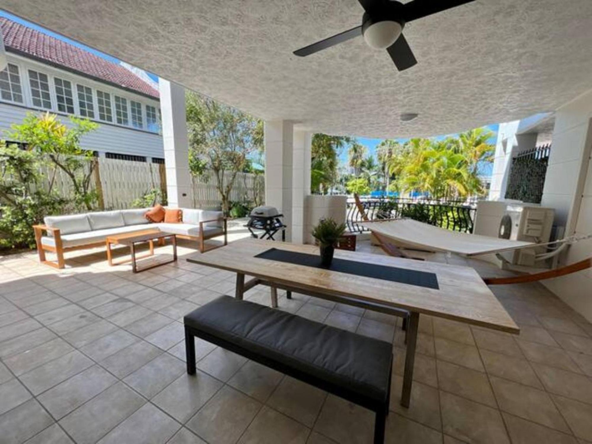 2-bed Unit With Large Backyard, Bbq & Parking Brisbane