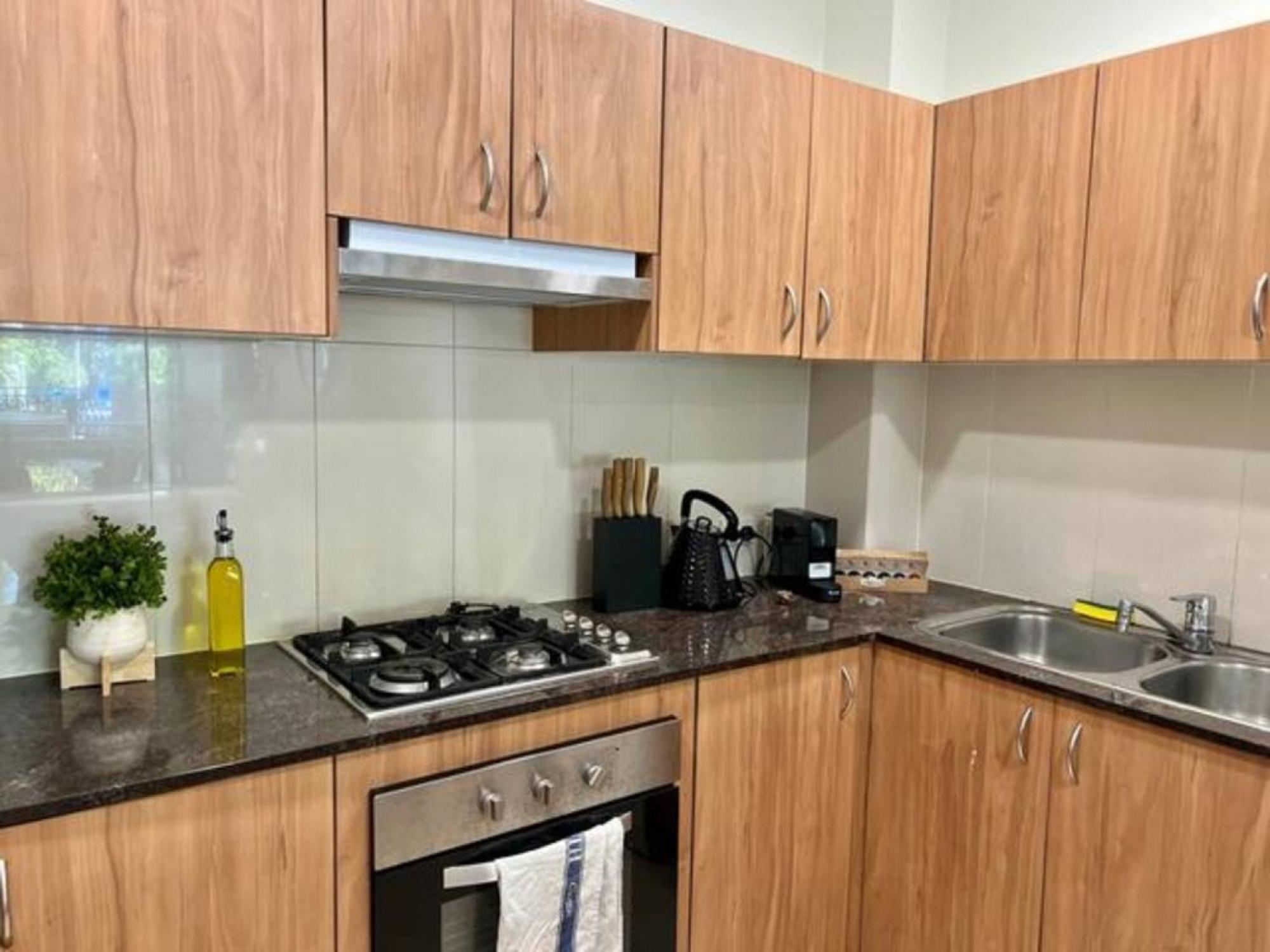 2-bed Unit With Large Backyard, Bbq & Parking Apartamento