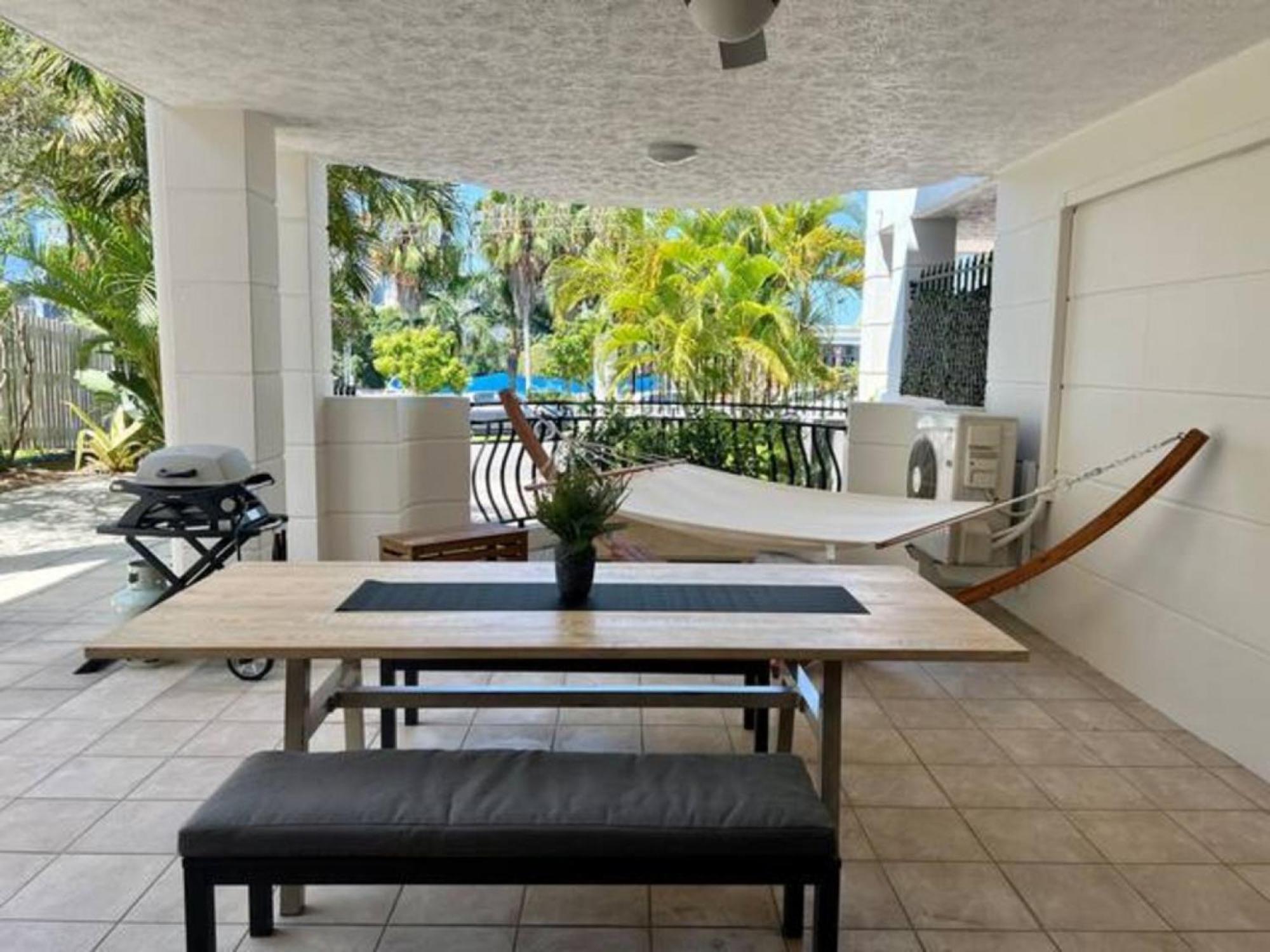 2-bed Unit With Large Backyard, Bbq & Parking
