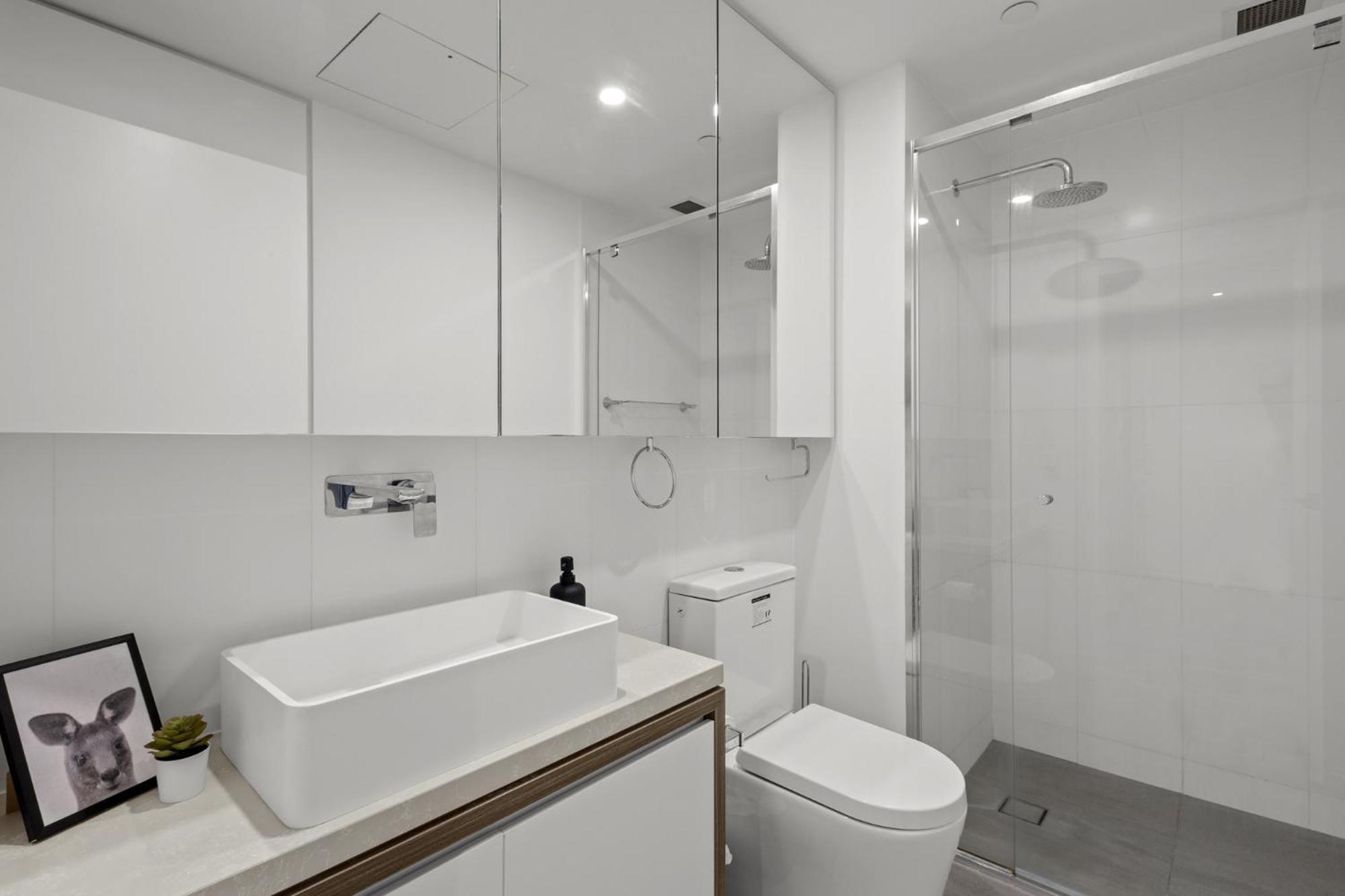 High-rise 1-bed With Pool, Gym And Parking