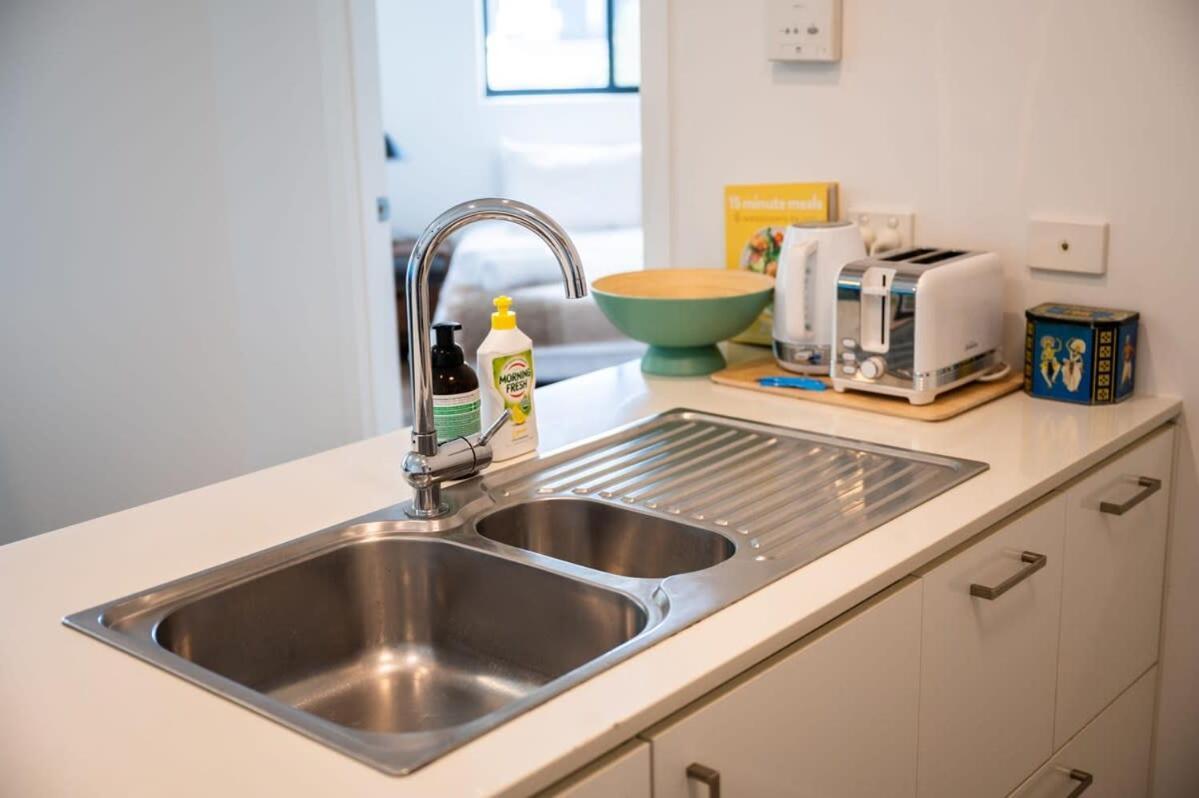 Tranquil 2-bed Inner City Retreat With Parking Apartment