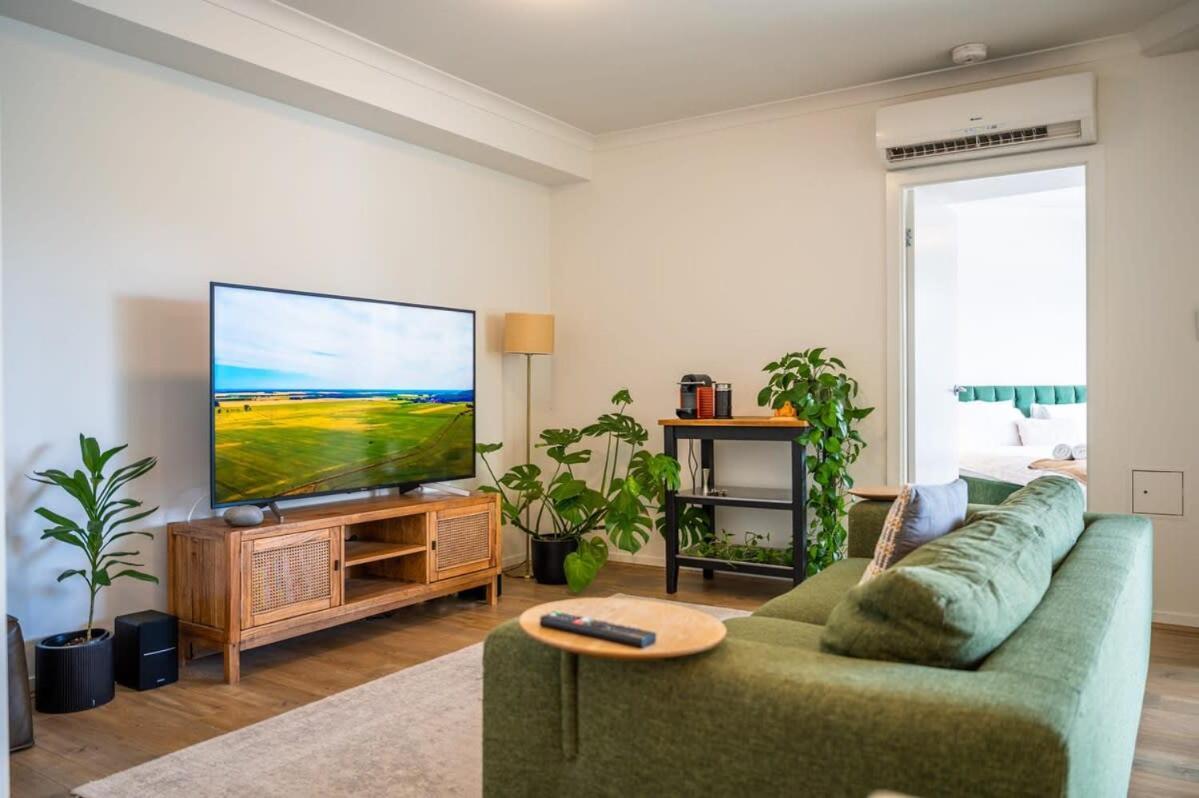 Apartment Tranquil 2-bed Inner City Retreat With Parking *