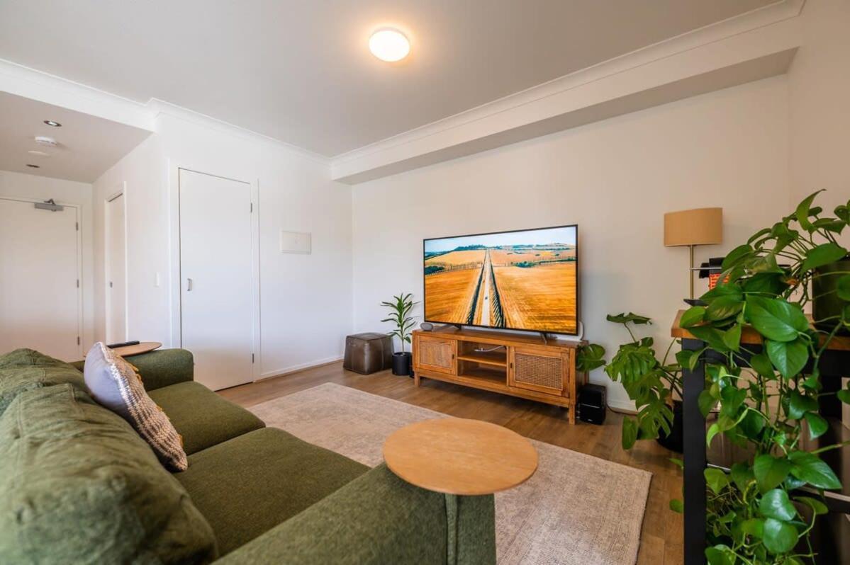 Tranquil 2-bed Inner City Retreat With Parking Brisbane