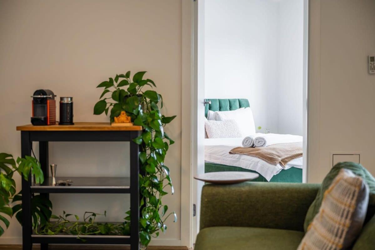 Apartment Tranquil 2-bed Inner City Retreat With Parking Brisbane