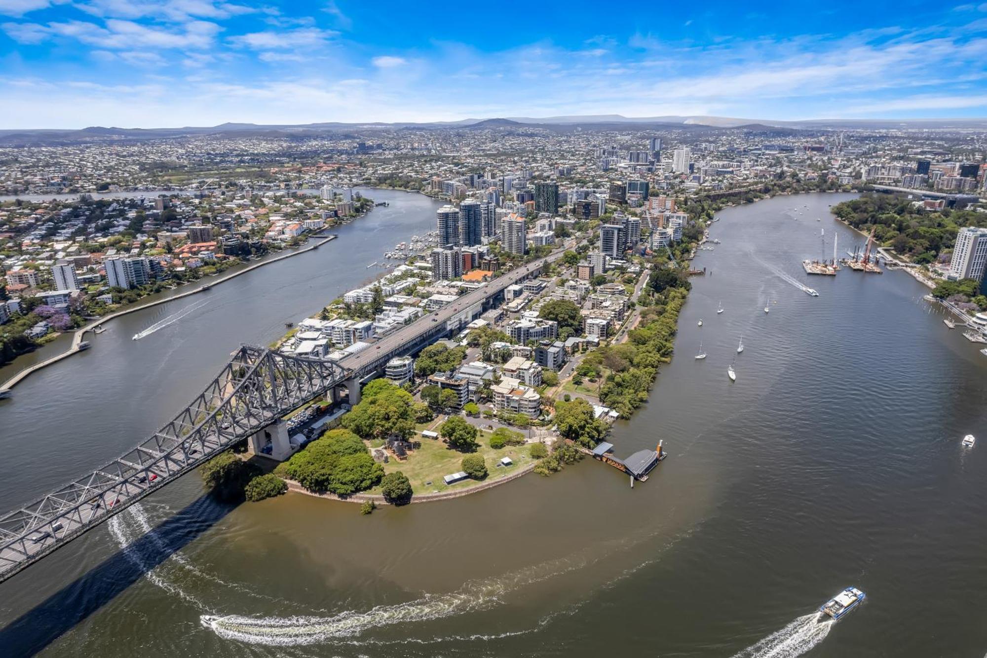 Apartment Stunning River View 2-bed With Pool, Sauna And Gym