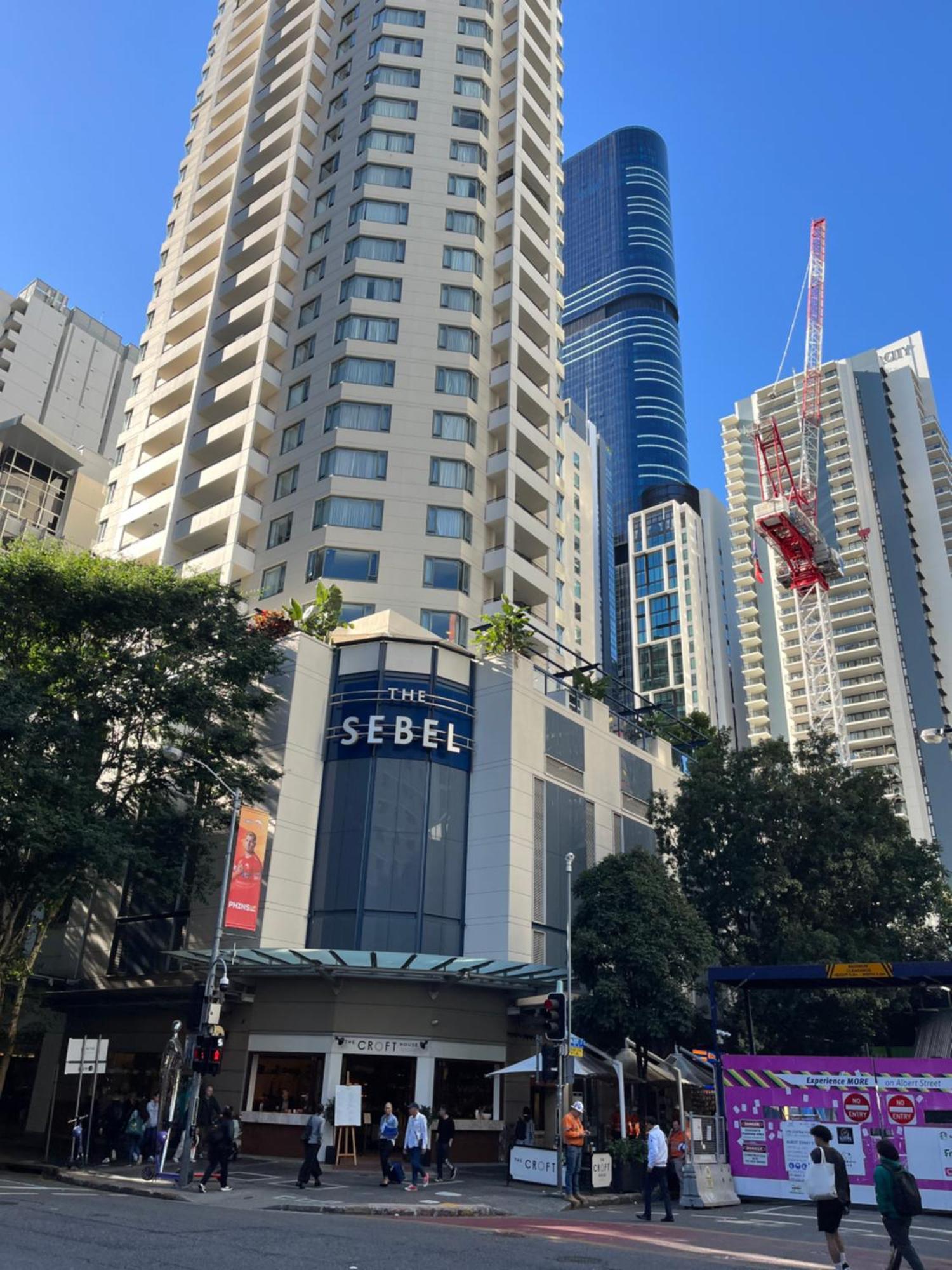 Best Location Cbd & Free Parking Apartment *