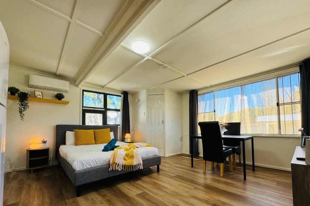 Shops Across St! Cute Studio In Salisbury Holiday home Brisbane