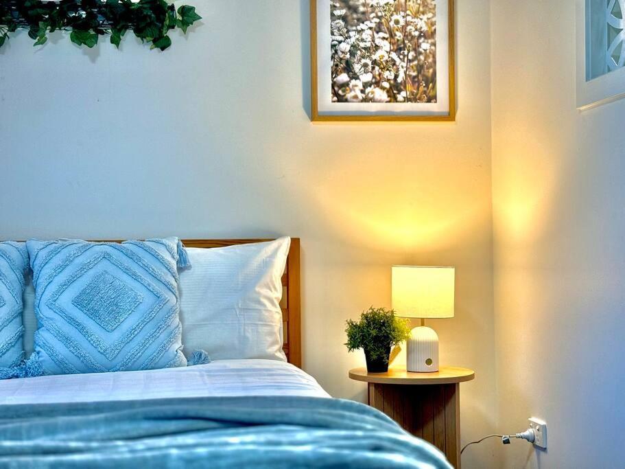 Central Contemporary 1br Studio *