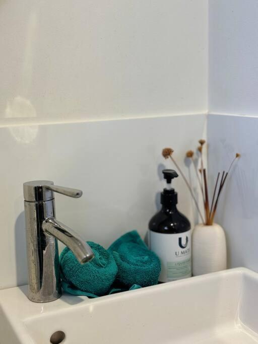 Central Contemporary 1br Studio Holiday home