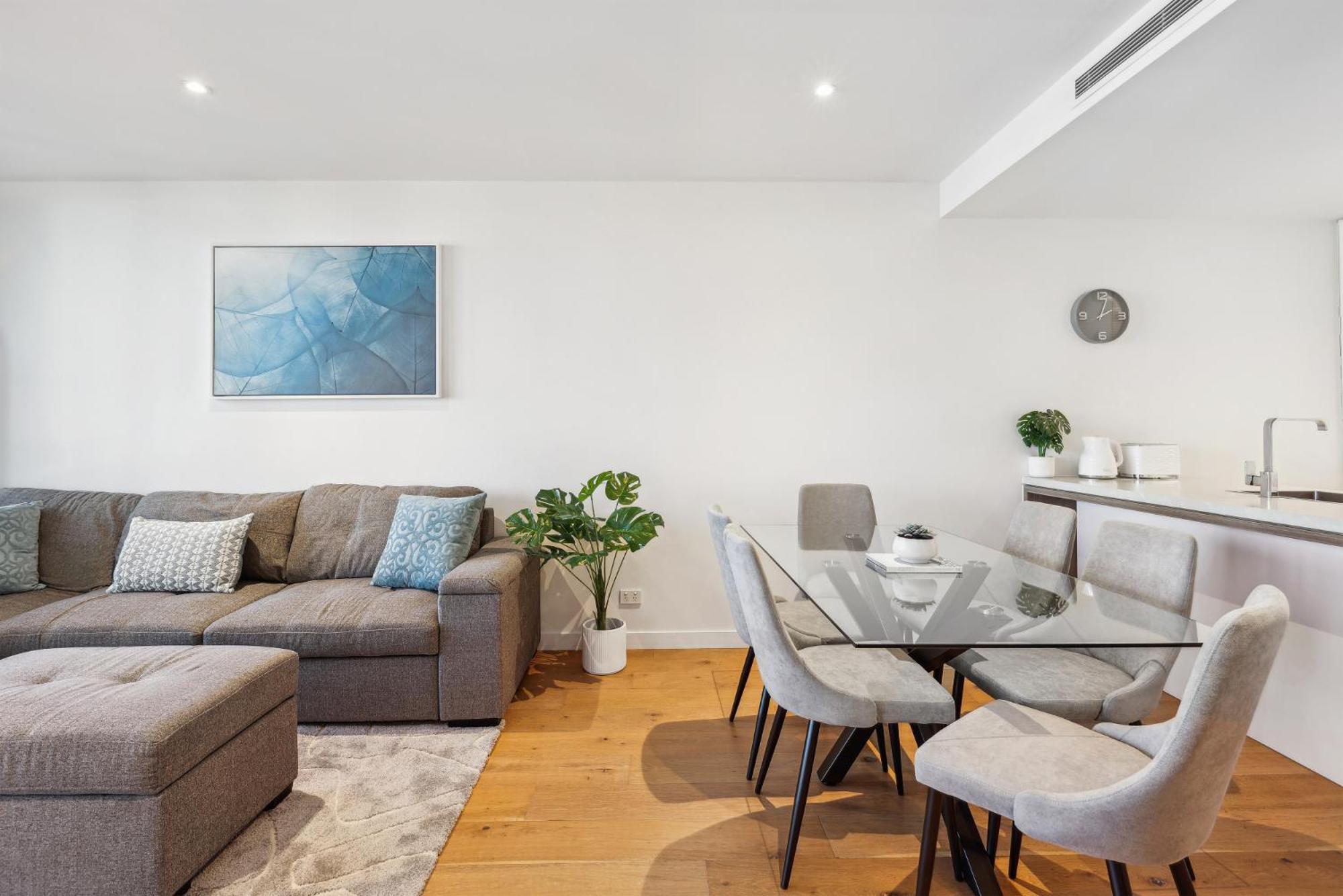 Sophisticated 2-bed With Pool & Gym *