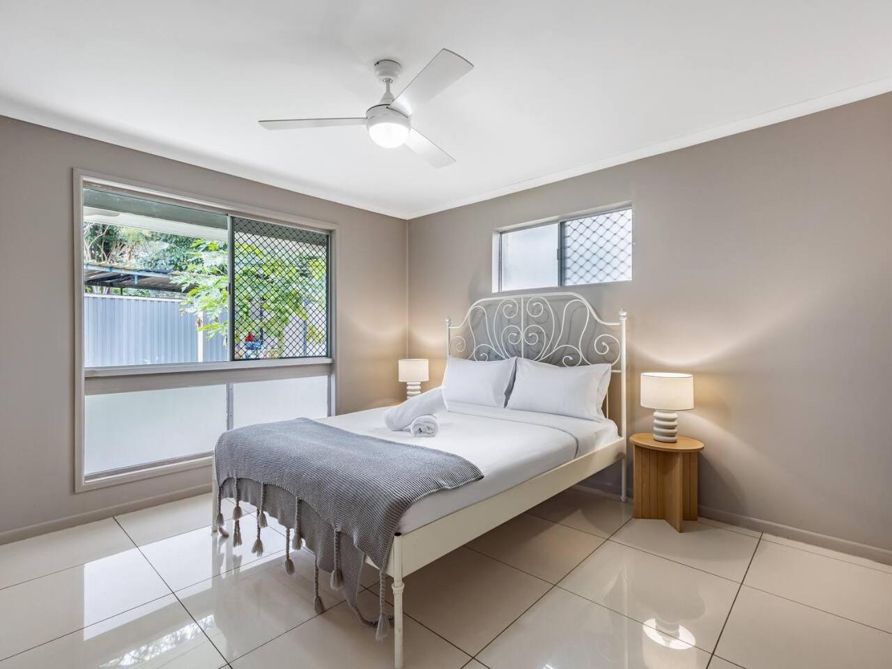 5 Mins To Mall Convenient 4br At Sunnybank Holiday home