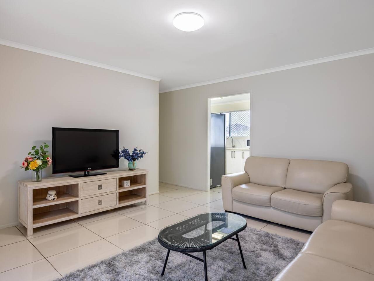 Holiday home 5 Mins To Mall Convenient 4br At Sunnybank Brisbane