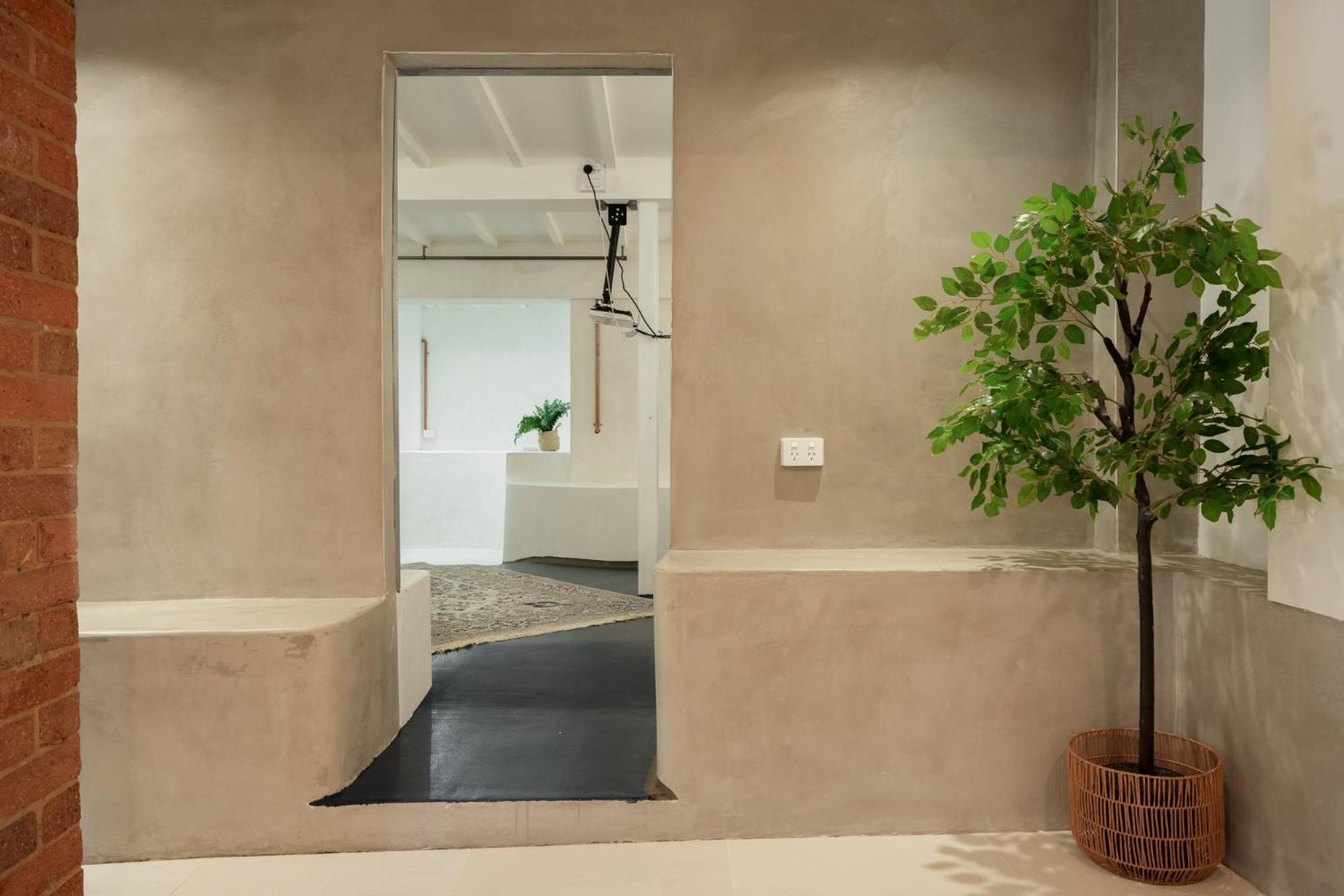 Contemporary 2-bedroom With Movie