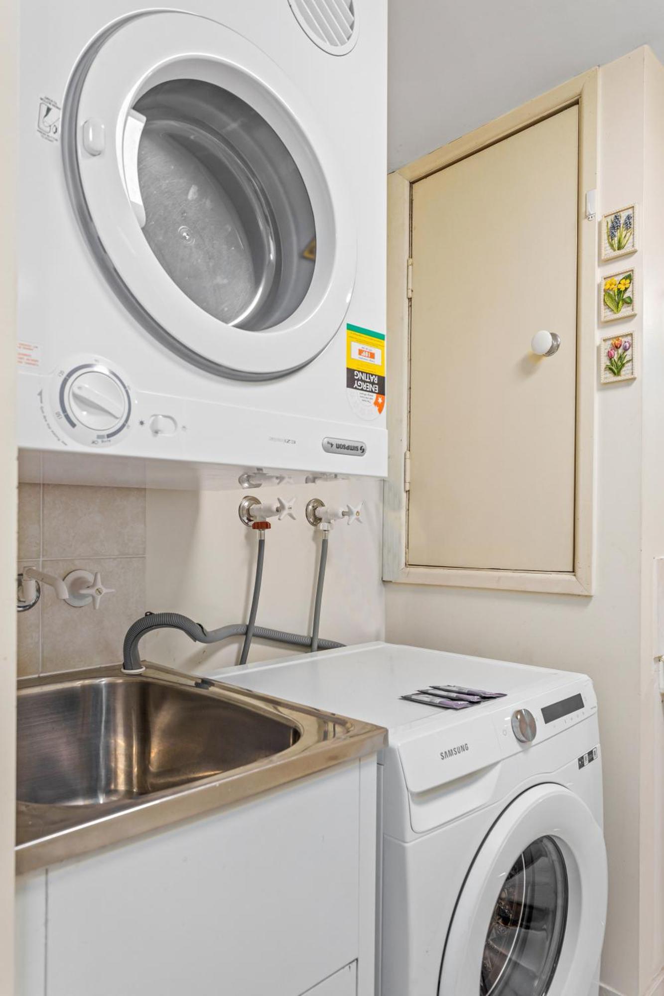 Albion Convenient Hideaway With Parking & Balcony Apartment *