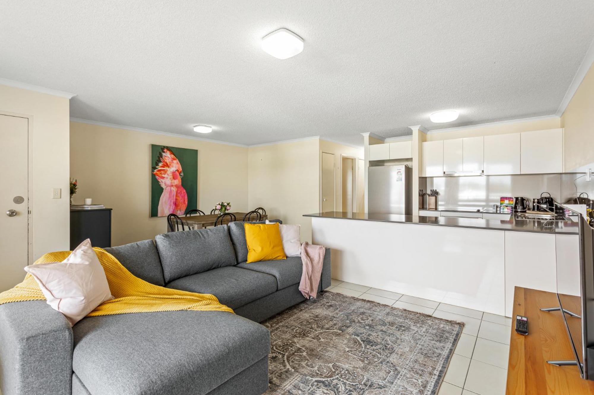 Albion Convenient Hideaway With Parking & Balcony * Brisbane