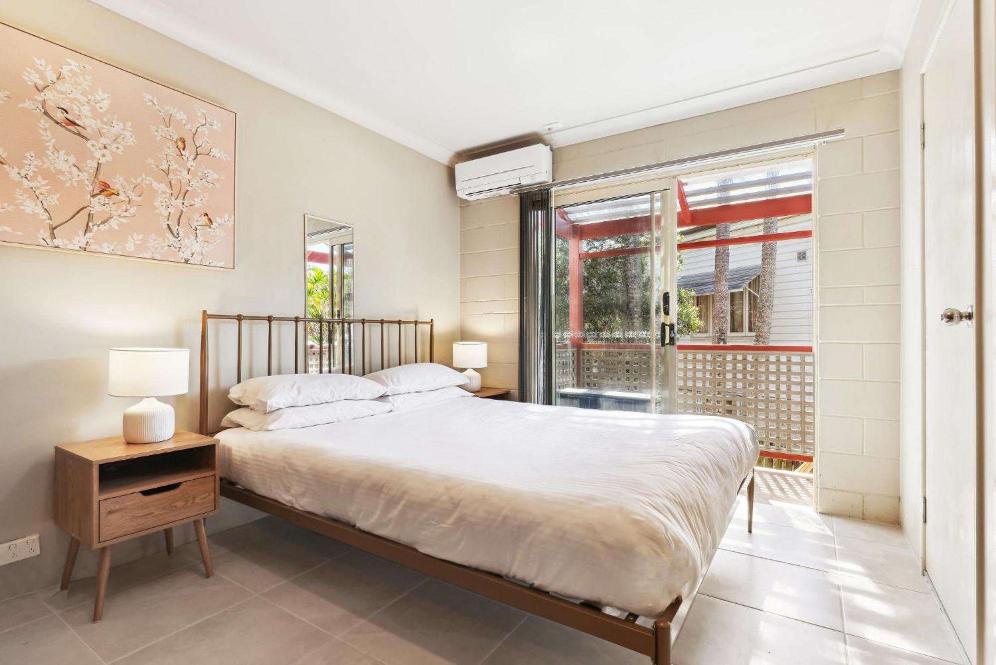 Comfy Near Gabba With Secure Parking Apartment