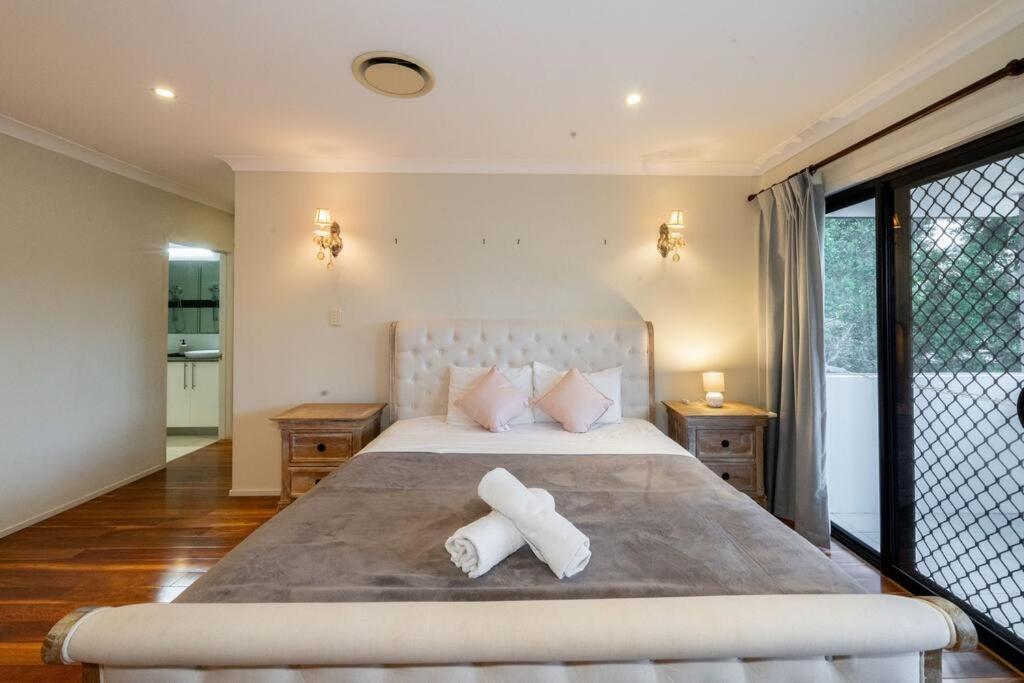 Apartment Spacious 5br 3ba W Parking And Yard In Sunnybank - S4