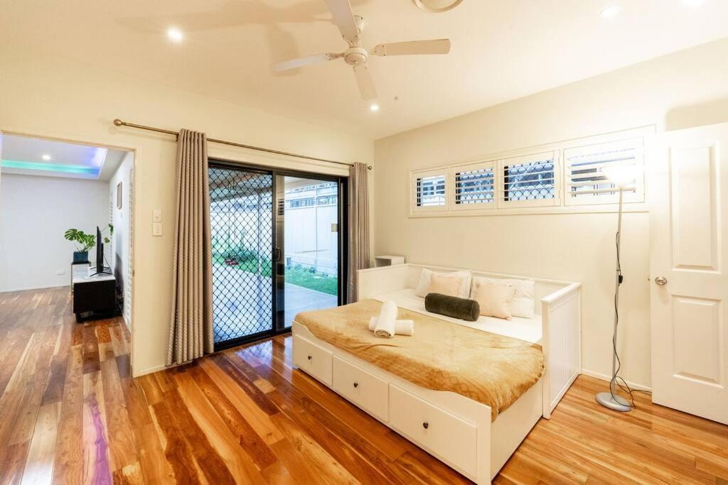 Spacious 5br 3ba W Parking And Yard In Sunnybank - S4 Apartment *