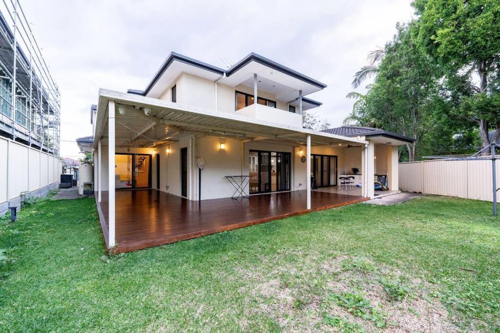 Spacious 5br 3ba W Parking And Yard In Sunnybank - S4 Brisbane