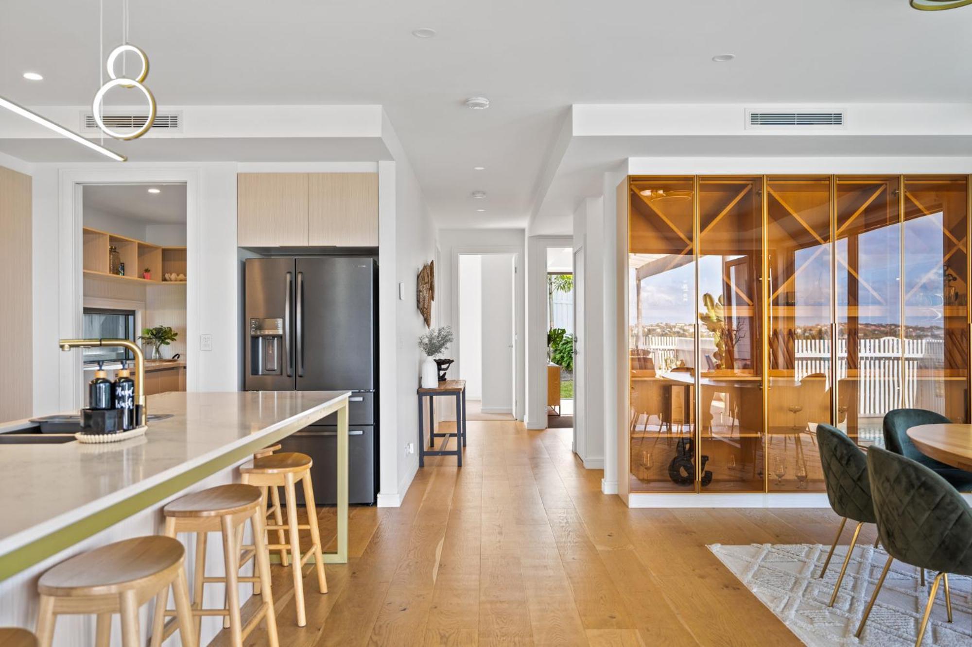 Deluxe 4-bed With Pool Pizza Oven & Fire Pit Brisbane