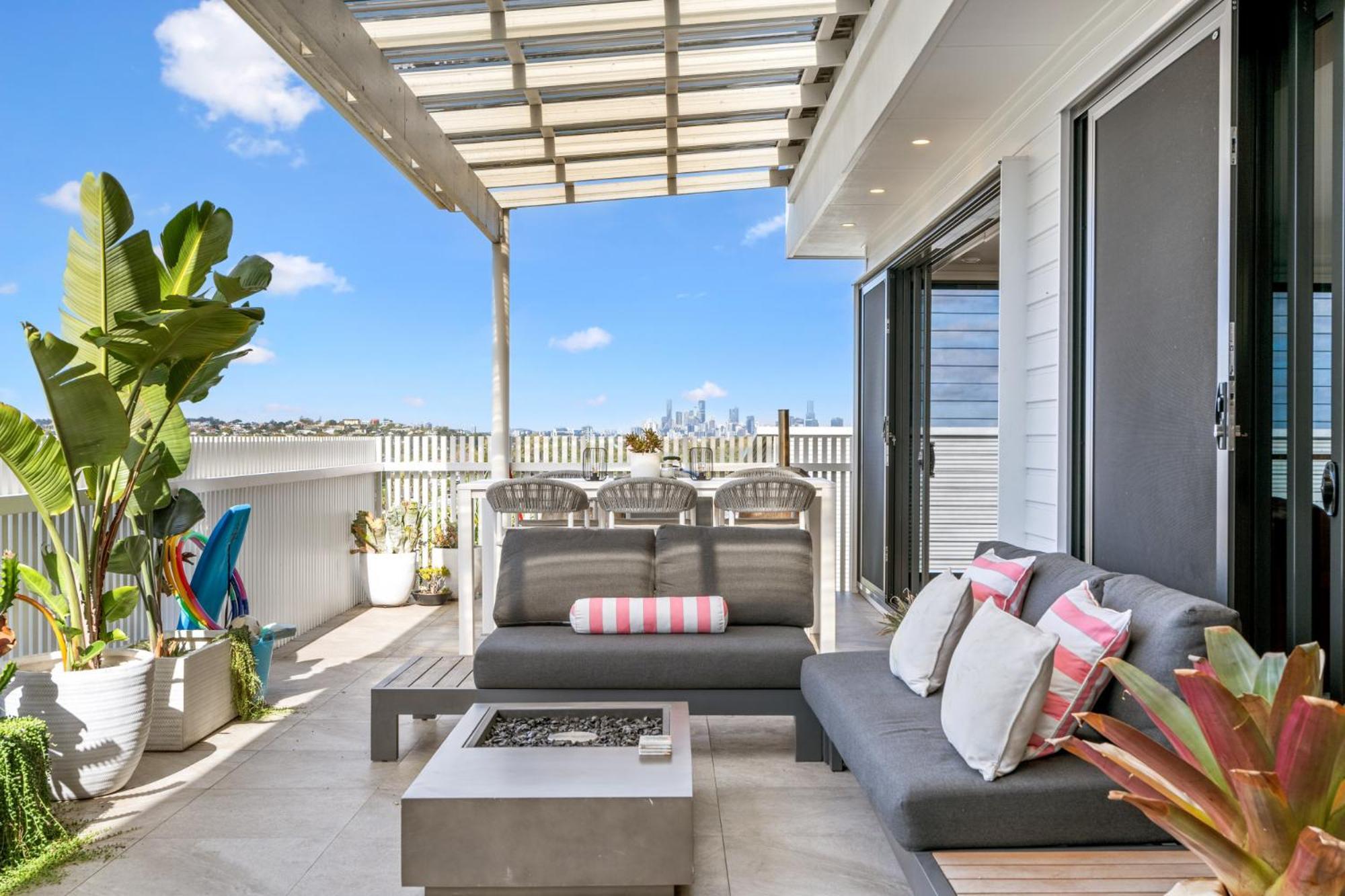 Deluxe 4-bed With Pool Pizza Oven & Fire Pit Holiday home Brisbane