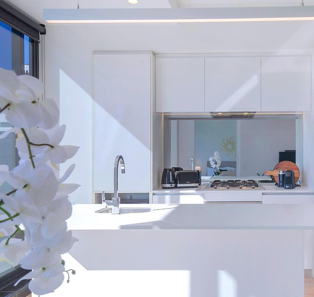 Of Spring Hill - Balcony Bliss And Poolside Escape * Brisbane