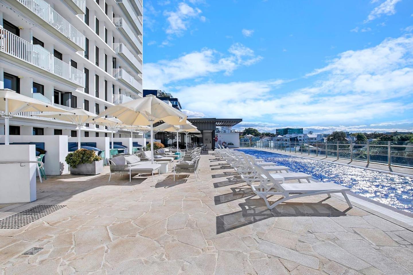 Of Spring Hill - Balcony Bliss And Poolside Escape