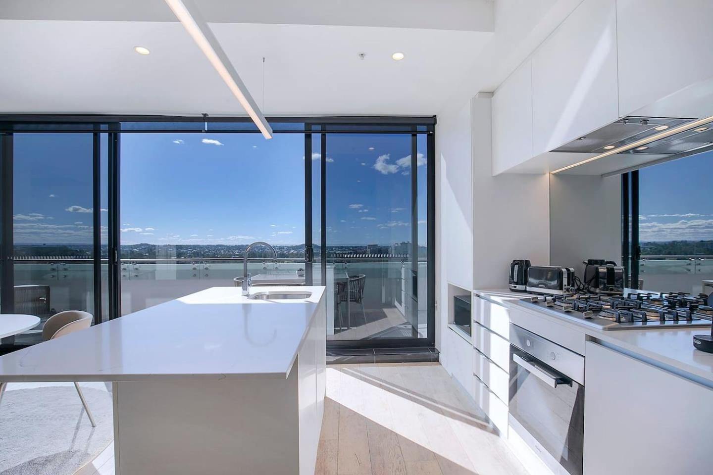 Of Spring Hill - Balcony Bliss And Poolside Escape