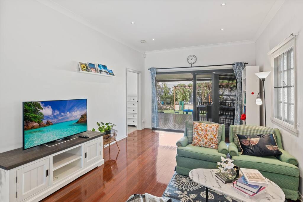 Holiday home Artistic Queenslander With Park Views - Near City! Brisbane