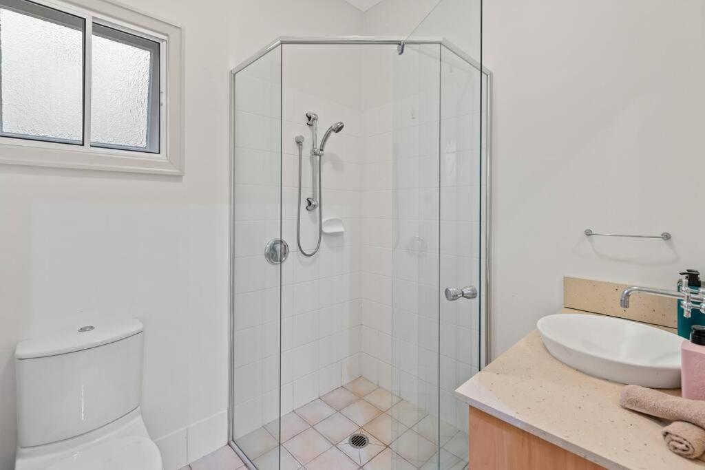 Artistic Queenslander With Park Views - Near City! *