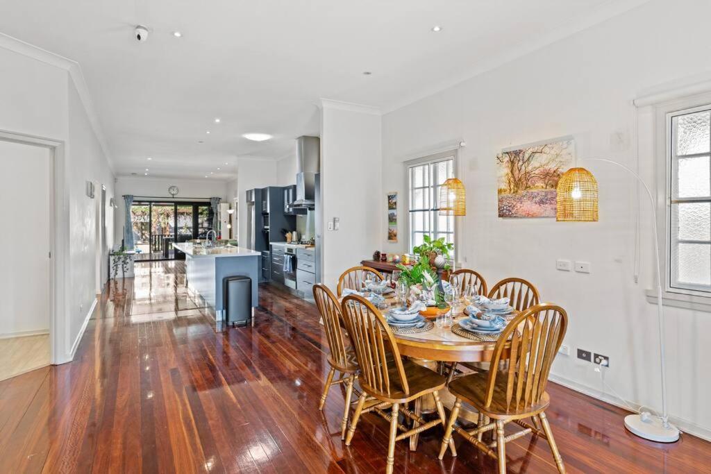 Artistic Queenslander With Park Views - Near City! * Brisbane