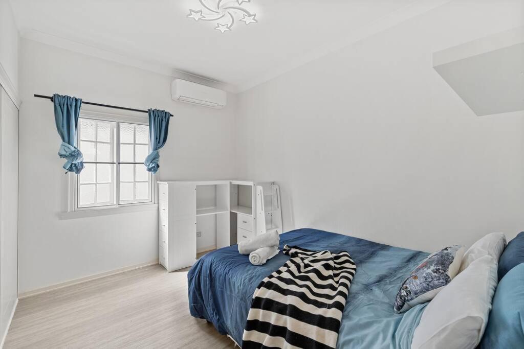 Artistic Queenslander With Park Views - Near City! Holiday home *