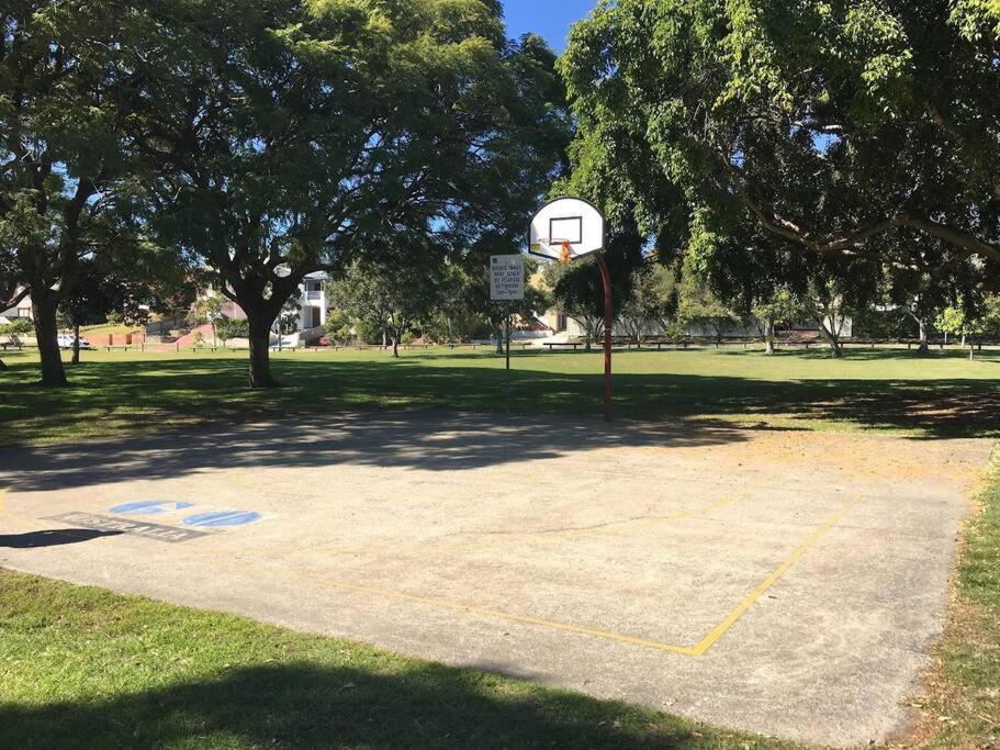 Artistic Queenslander With Park Views - Near City! * Brisbane