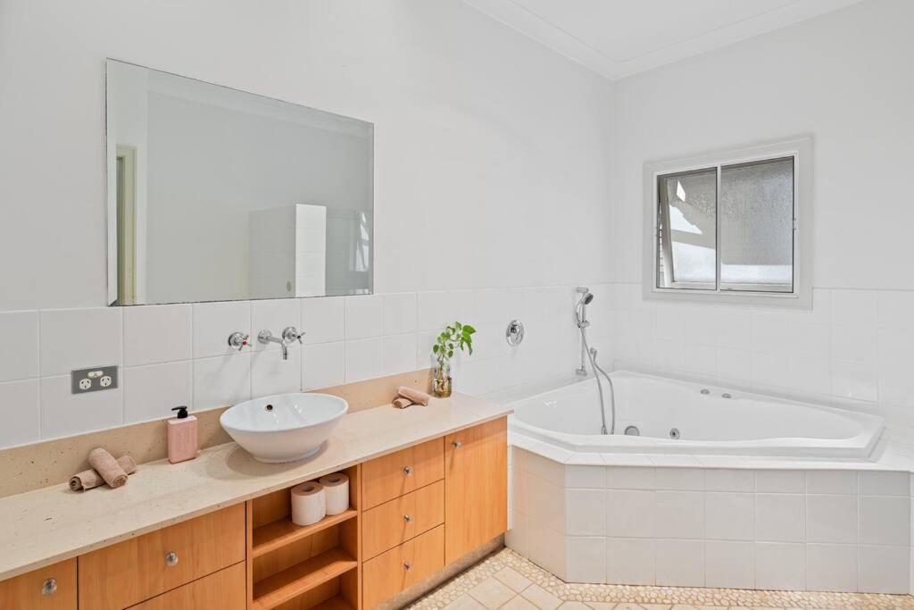 Holiday home Artistic Queenslander With Park Views - Near City! Brisbane