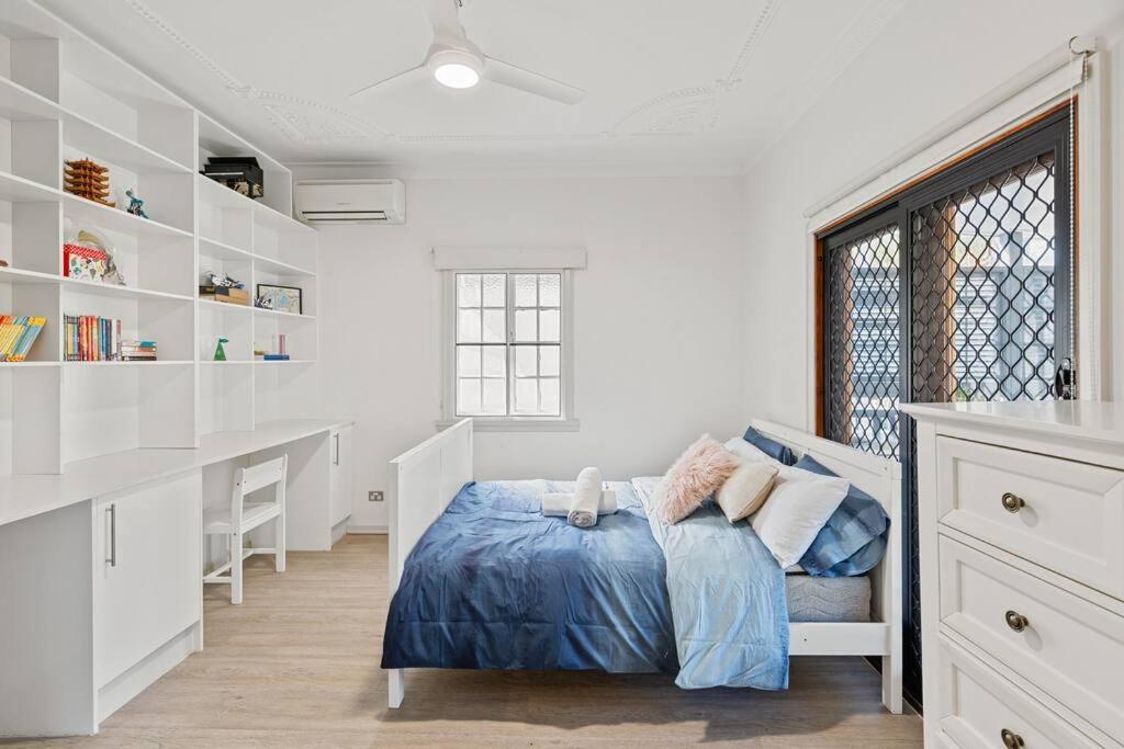 Artistic Queenslander With Park Views - Near City! Holiday home *