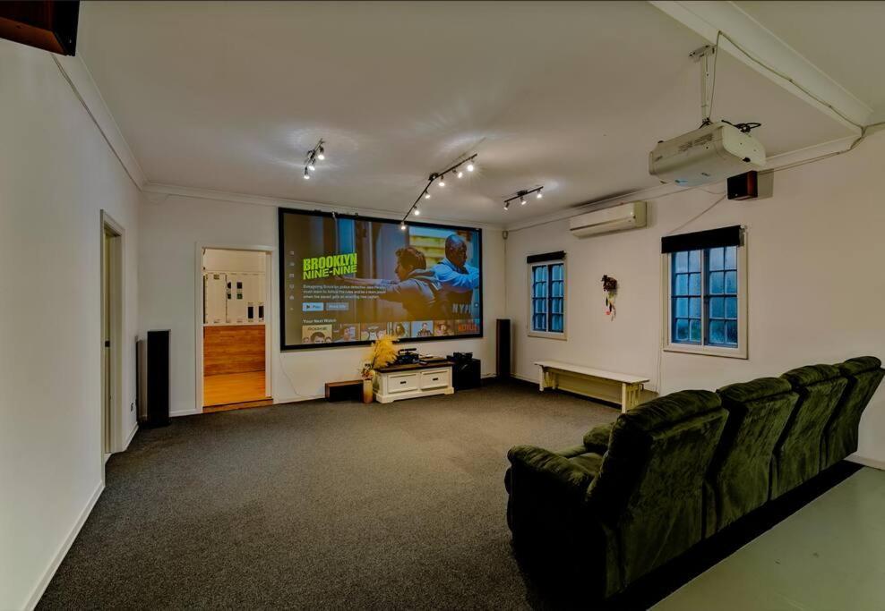 Artistic Queenslander With Park Views - Near City! Holiday home Brisbane