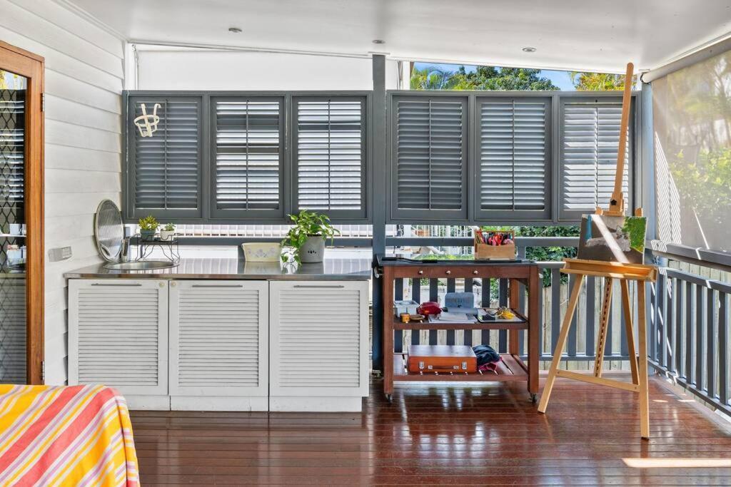 Artistic Queenslander With Park Views - Near City! Holiday home
