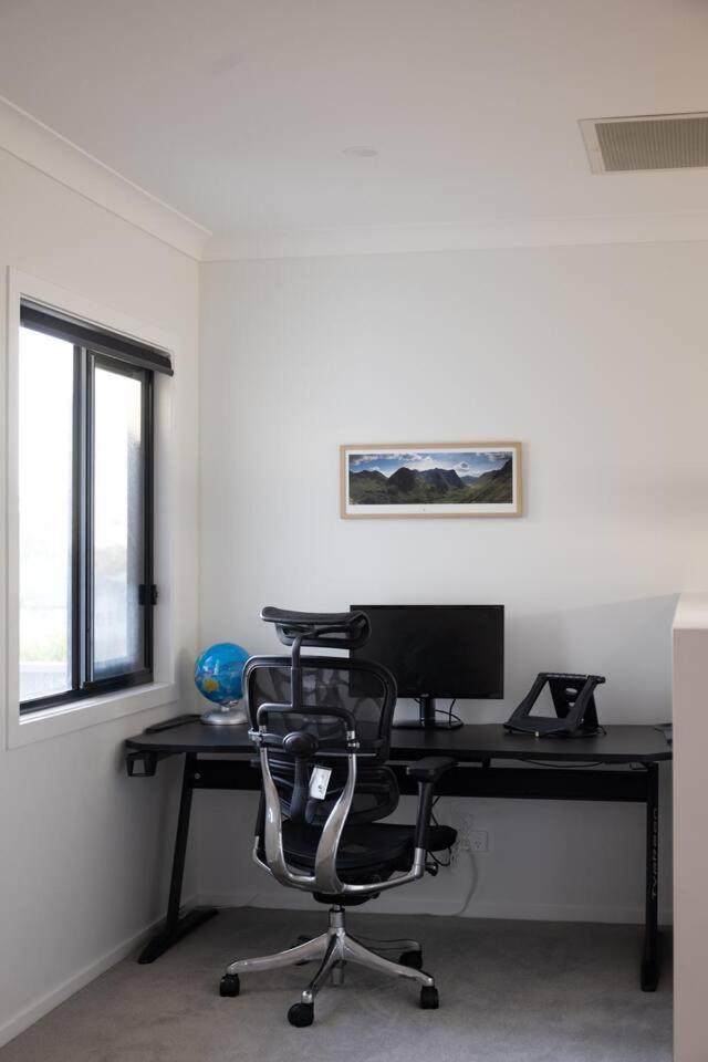 Luxury Golf Course With Theater At Cannon Hill Brisbane