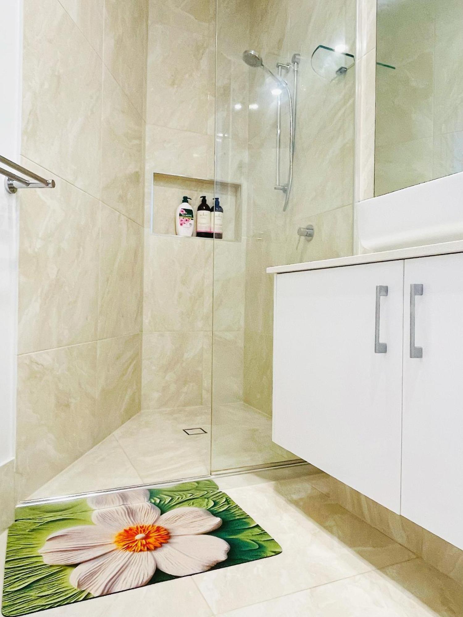 Modern 2 Bedrooms House Close To Qeii Hospital & Grifith Uni Brisbane