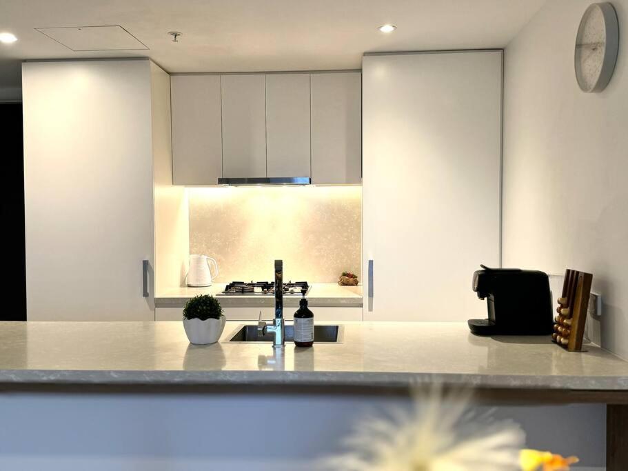 Deluxe 2bd With Infinity Pool Apartment Brisbane