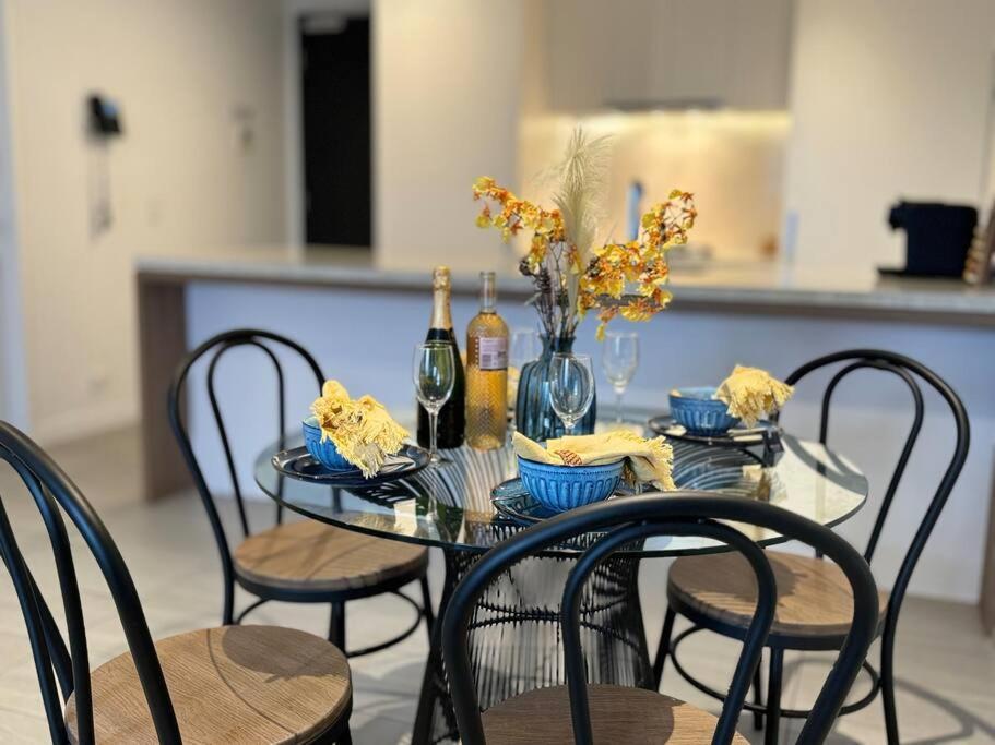 Deluxe 2bd With Infinity Pool Apartment