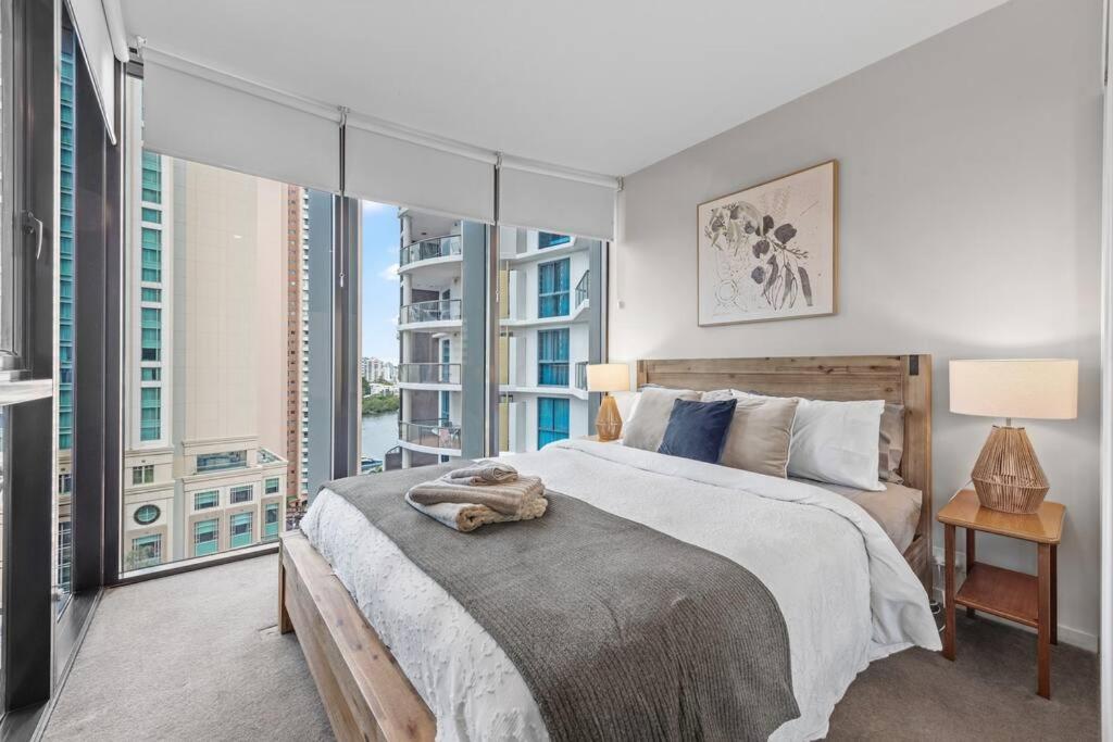 Modern Style 1bed 1bath Balcony Pool Cbd Apartment Brisbane