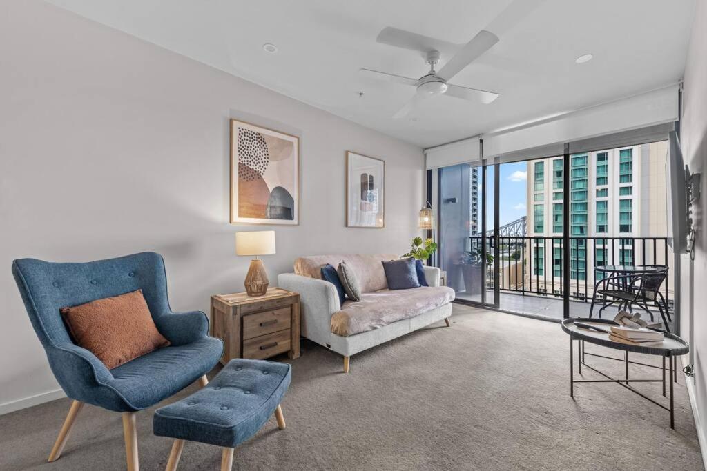 Modern Style 1bed 1bath Balcony Pool Cbd Brisbane