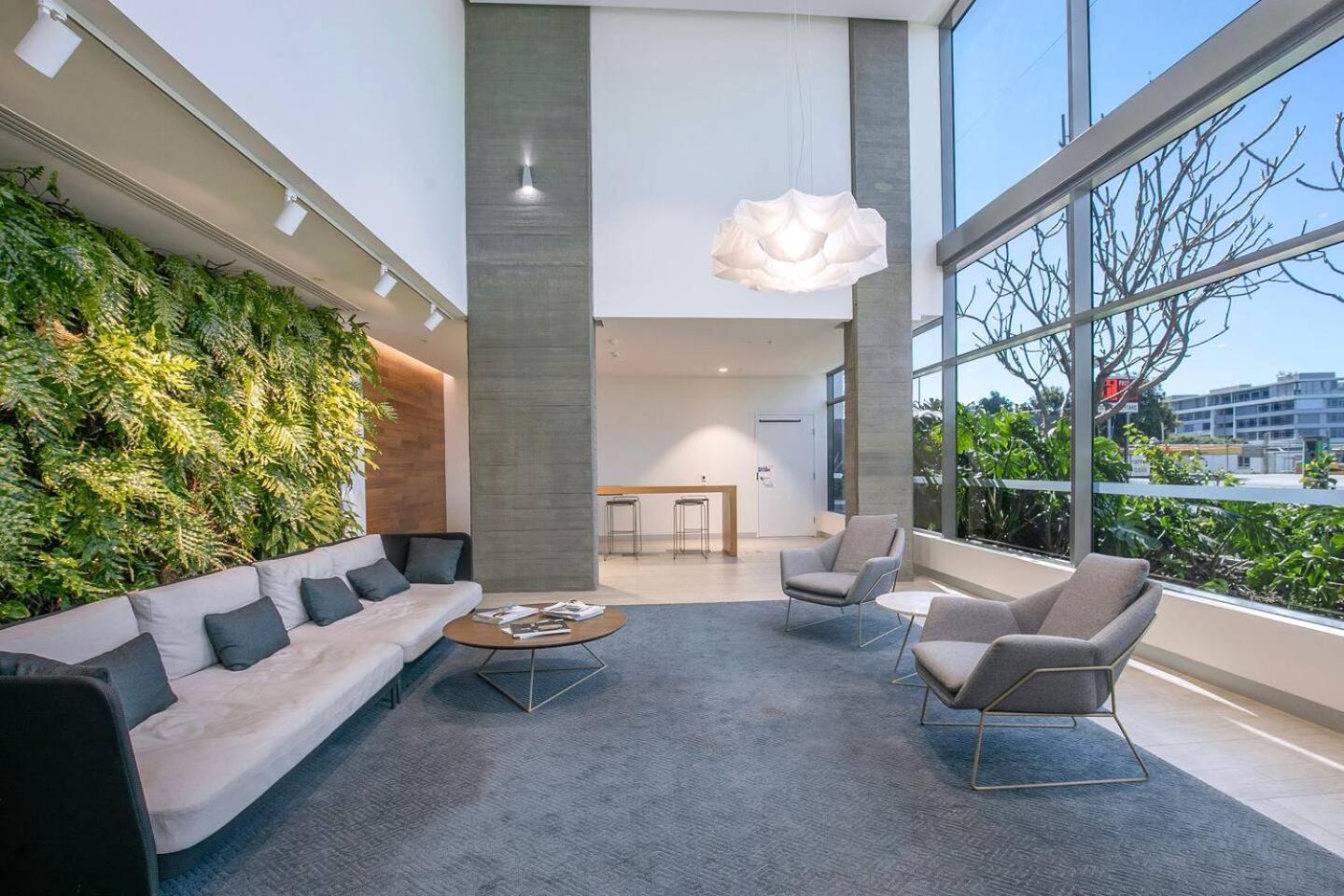 Apartment 'urban Lushscape' Hotel-style Comfort In Newstead