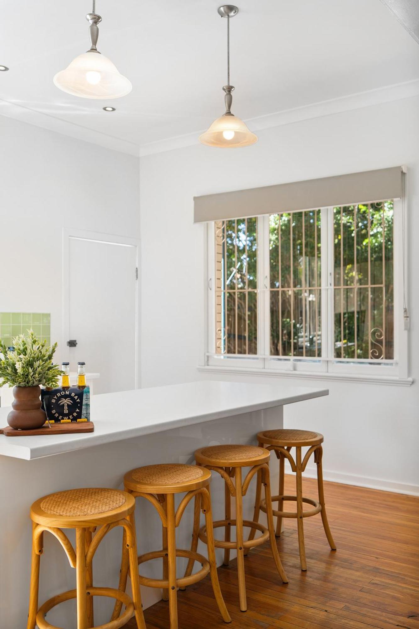 Apartment Bright 3-bed With Garden By Banks Street Reserve