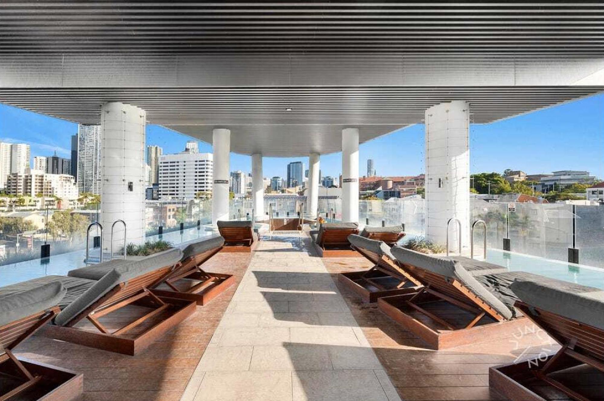 Stylish 1br With Mountain Views *