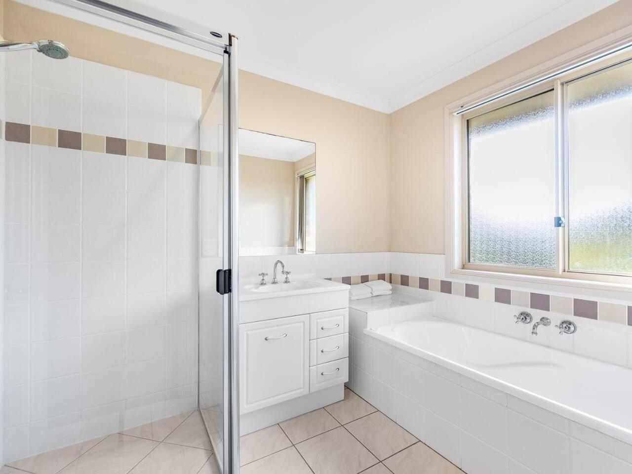 Spacious 3 Bed Retreat 1min To Mall Sunnybank Hill Holiday home *