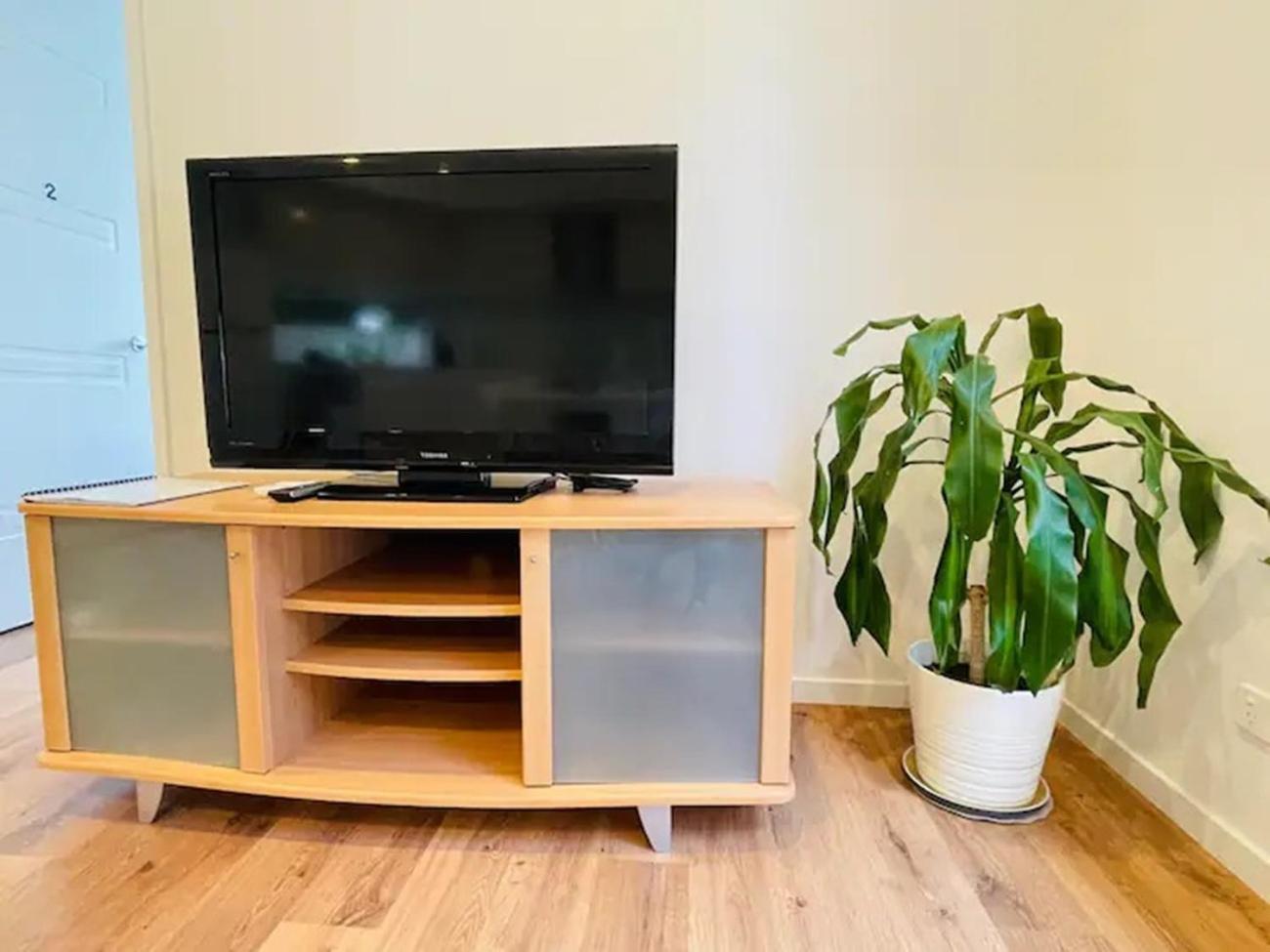 Modern 2 Bedrooms House Close To Qeii Hospital & Grifith Uni *