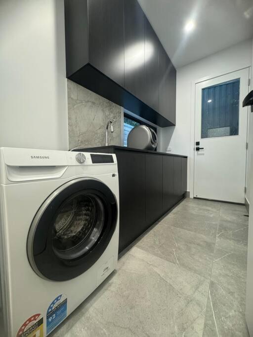 Sharehouse 2bedroom-retreat At Bardon Holiday home Brisbane