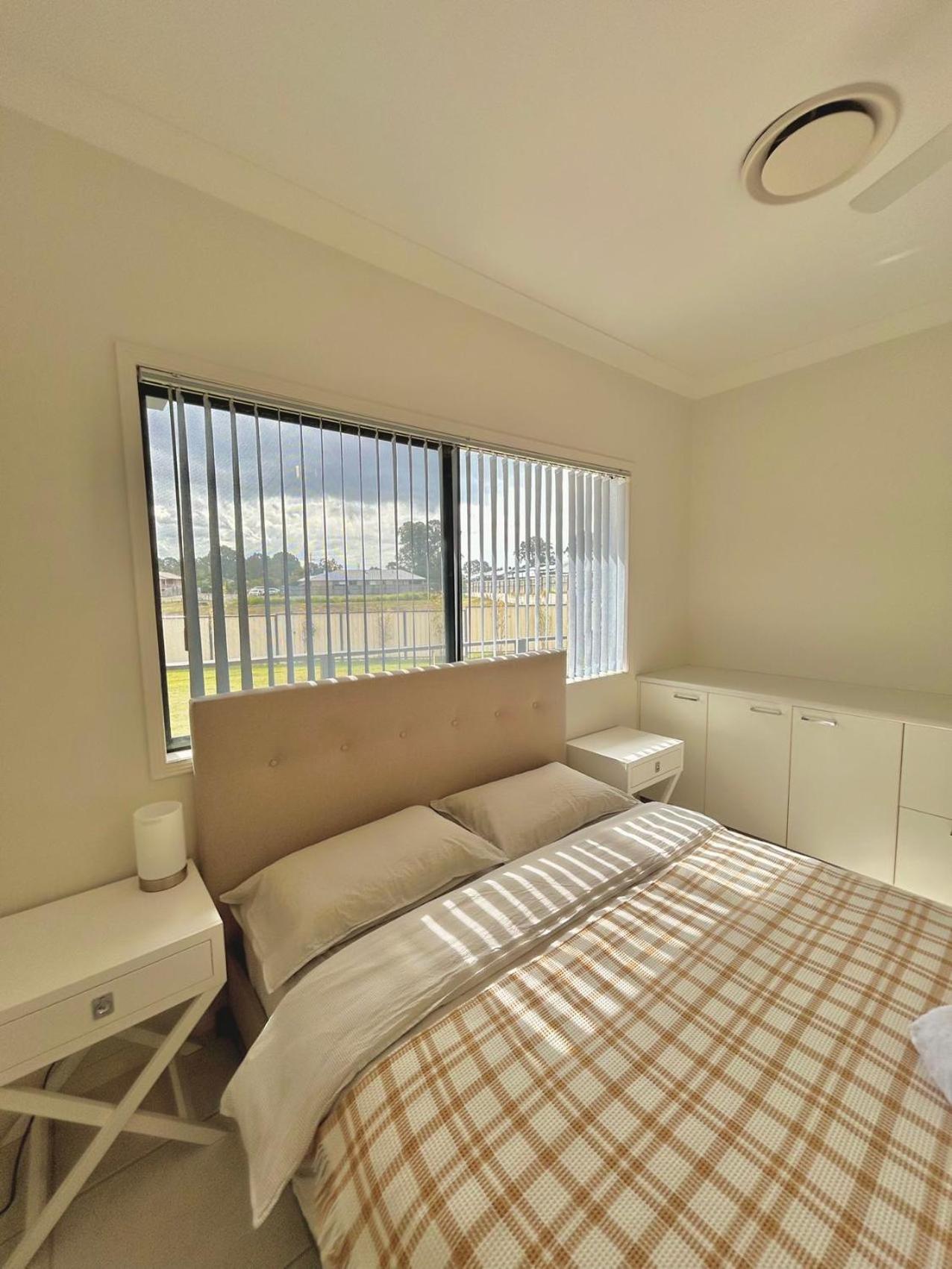 7 Bedrooms 20 Mins To 25 Acres Of Space Brisbane
